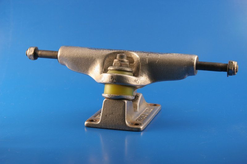 skateboard truck