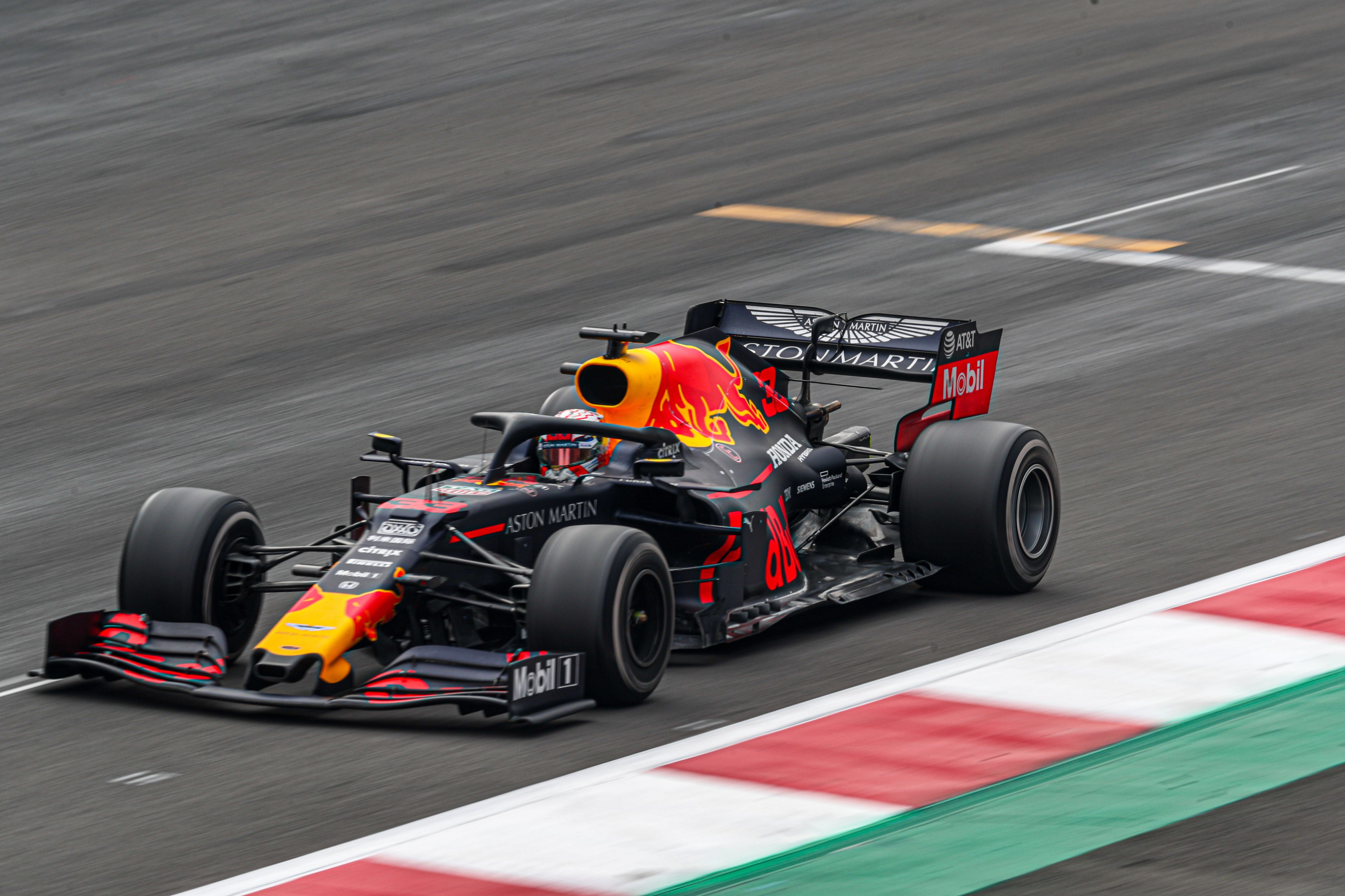 F1 by https://unsplash.com/photos/g7V4CYl